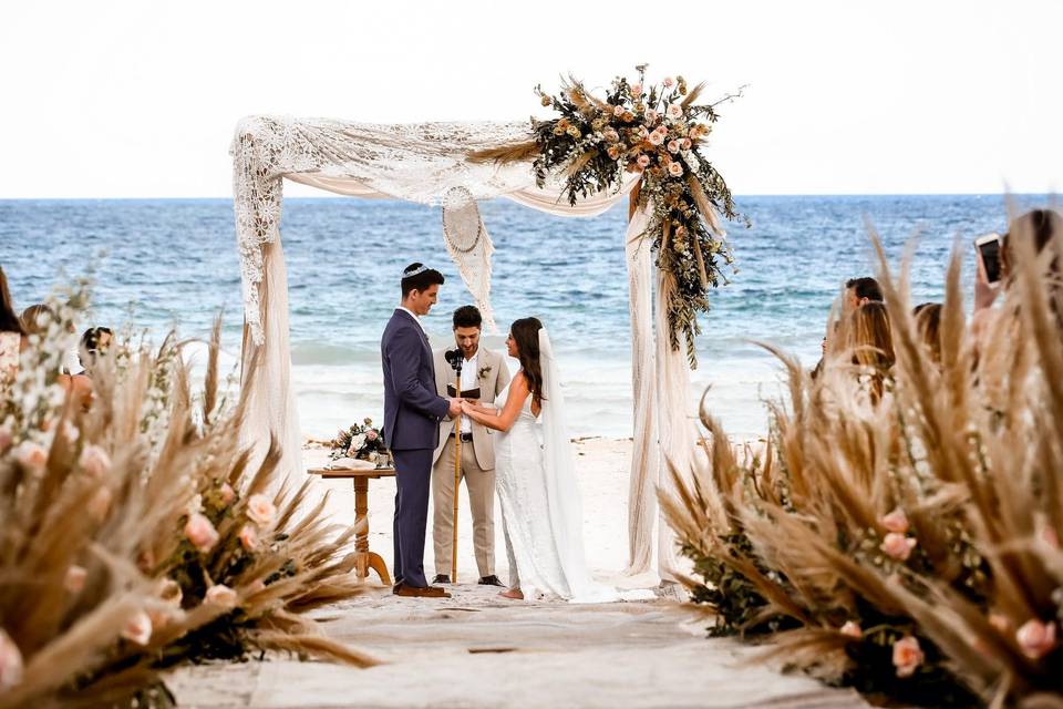 How To Select The Right Wedding Venue?