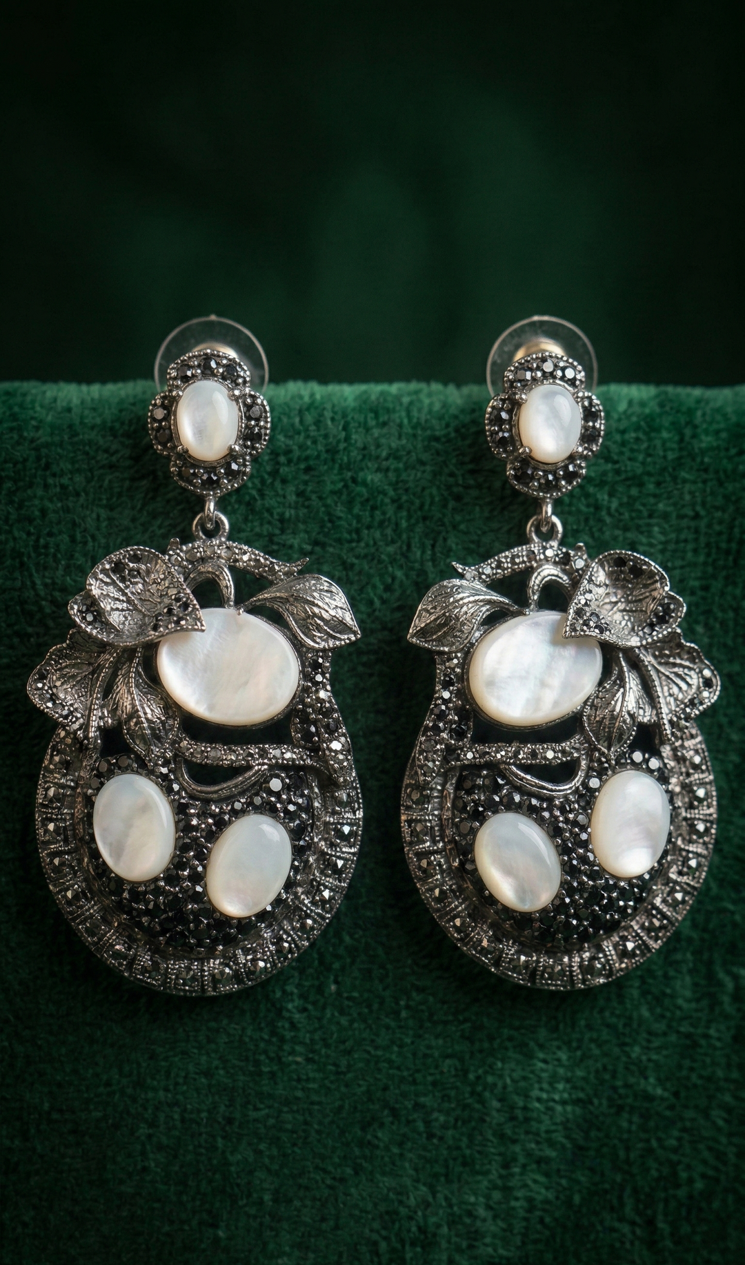 Noir Crystal Medallion Set