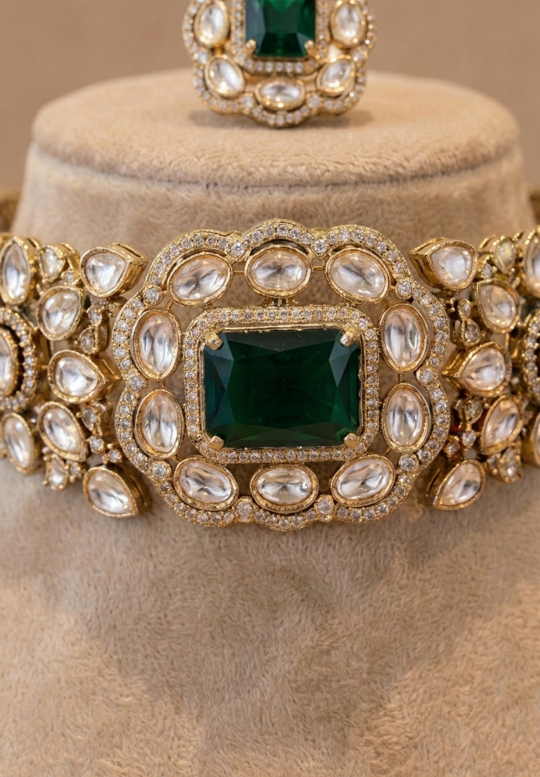Mehr Emerald Regal Choker Set