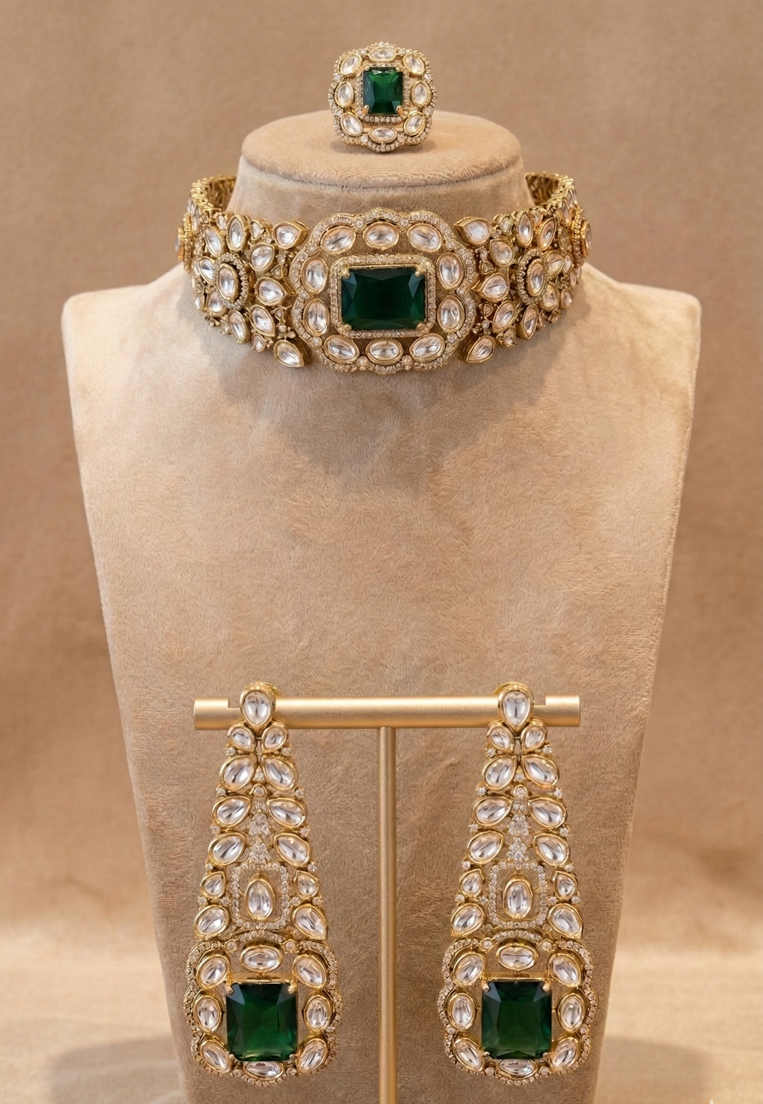 Mehr Emerald Regal Choker Set