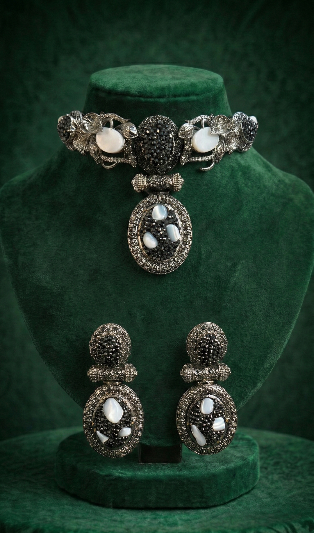 Noir Crystal Medallion Set