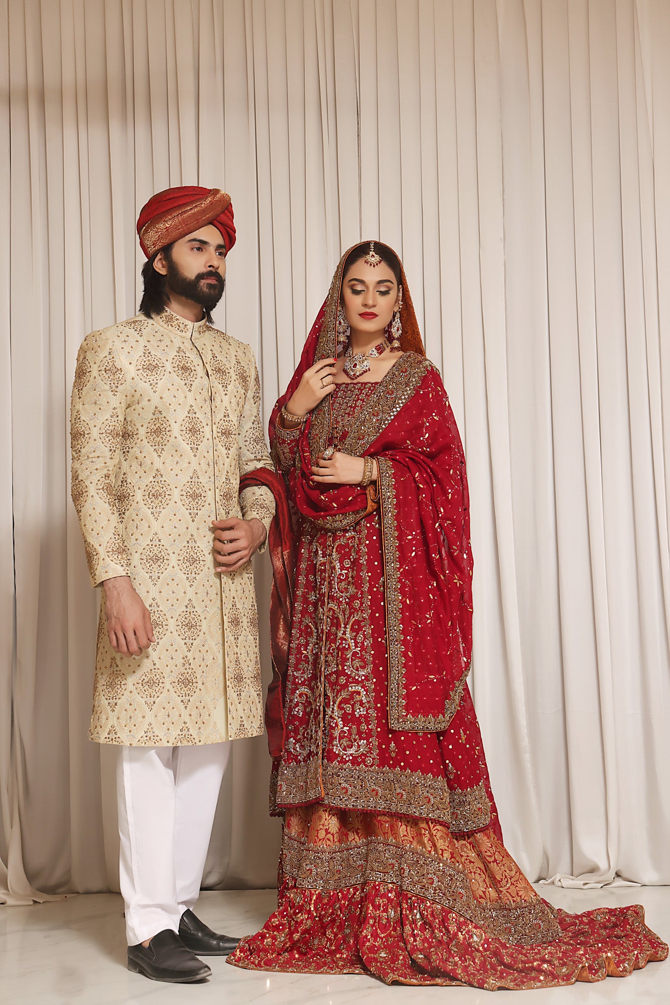 Parisa- Two toned Pakistani bridal lehengas in Markham – Karigur